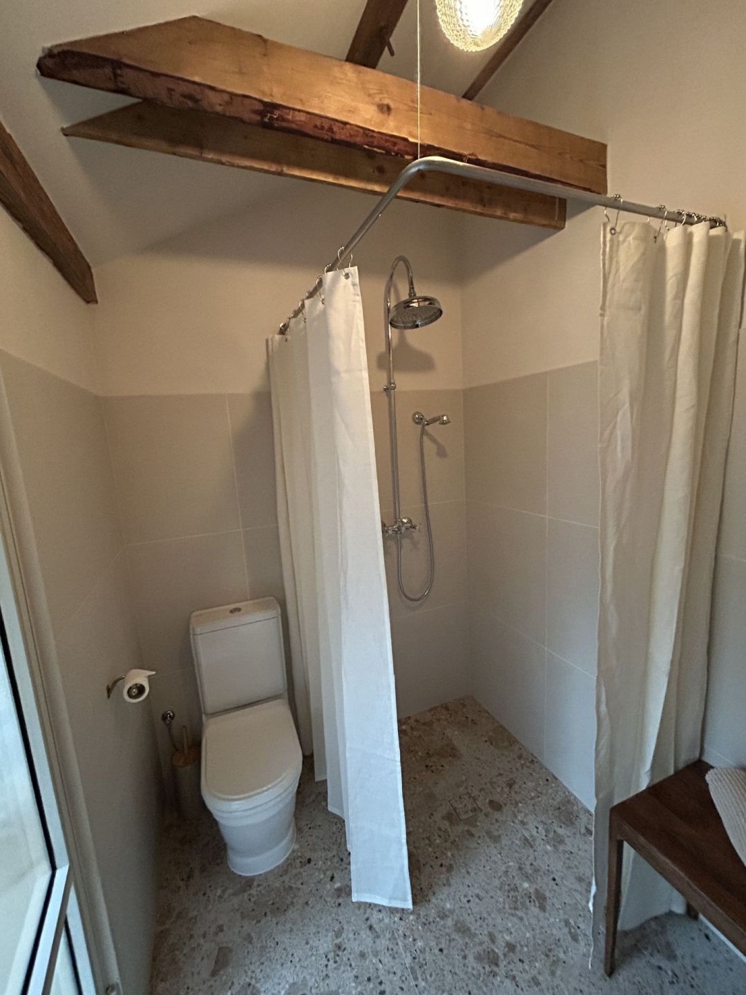 Tetőtéri szoba - fürdőszoba